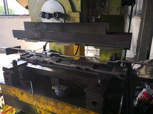 三棱钢一次冲三弯模具
